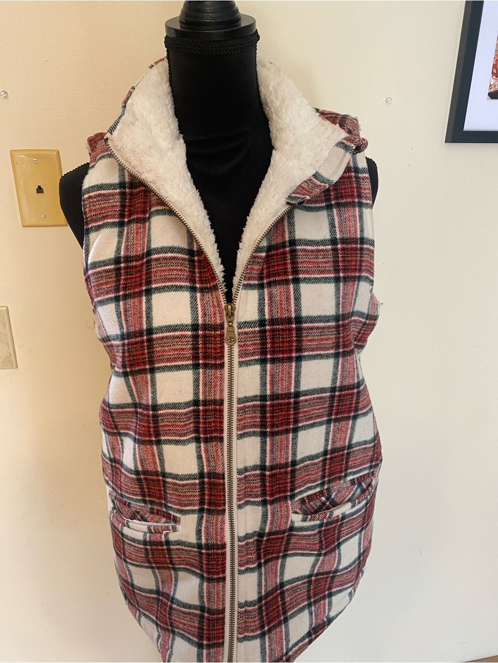 Maurices Red & Cream Plaid Full-Zip Vest with Cozy Sherpa Collar Sz Small